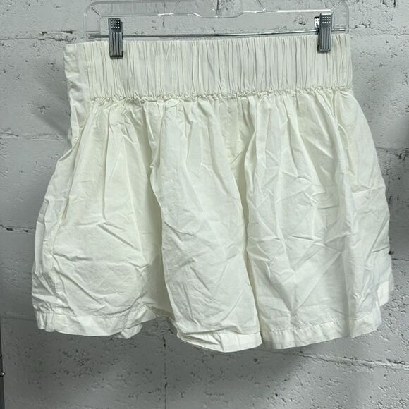 White Pleated Skirt - FREE PEOPLE - Size Large - Excellent Condition - Picture 4 of 4